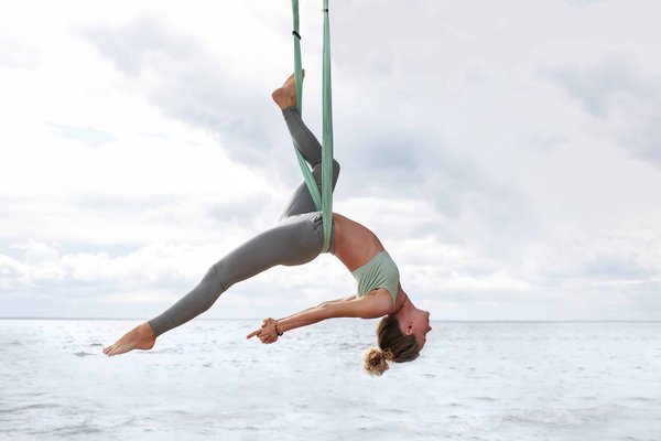 Spectacles aériens époustouflants pour des événements inoubliables sur la Côte d'Azur avec Aerial Adel