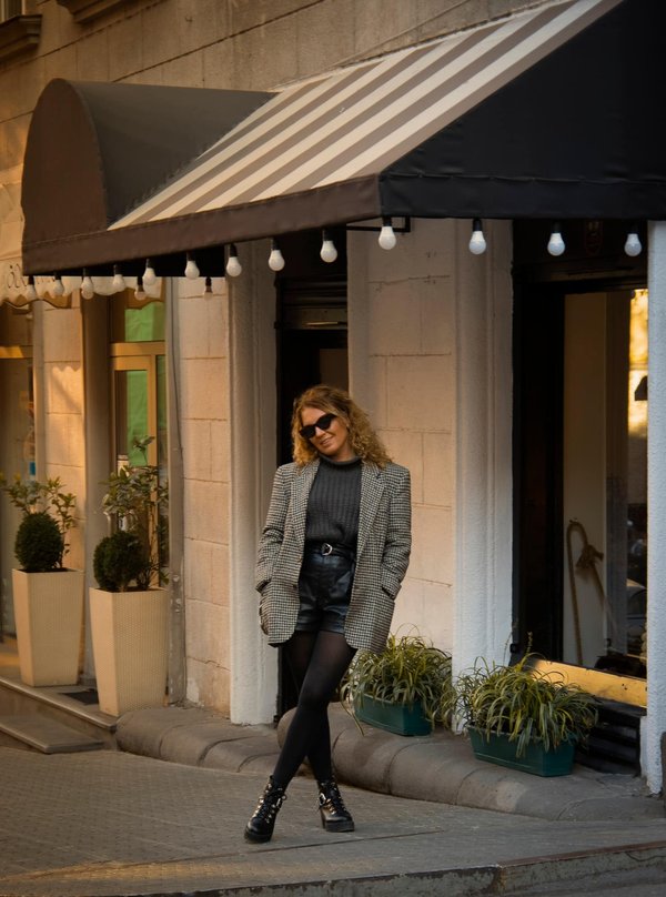 Comment estimer le coût total de l'achat et de l'installation d'un store banne?