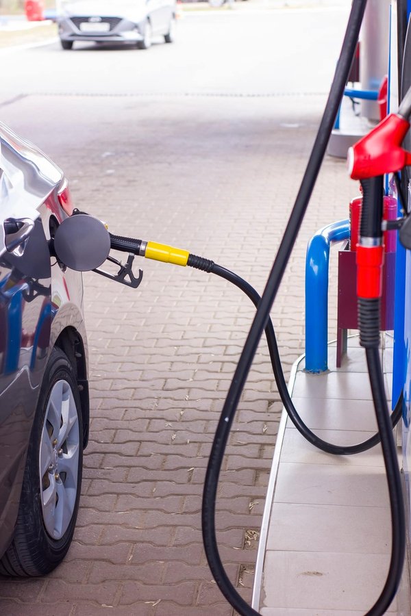 Quelle est la différence entre le carburant des grandes surfaces et celui des enseignes pétrolières ?