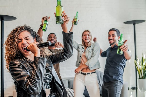 Pourquoi faut-il un micro spécial pour le karaoké?