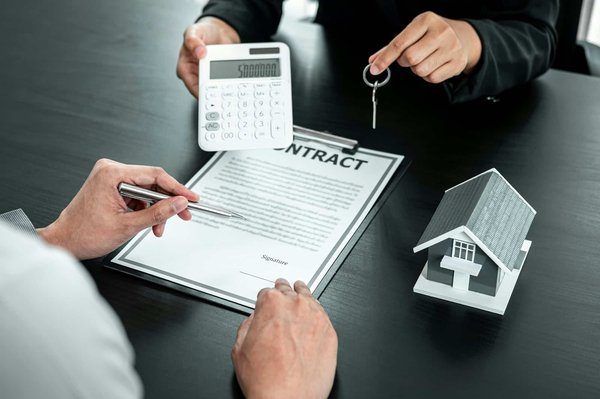 Comment la réglementation affecte-t-elle les contrats de gestion locative ?